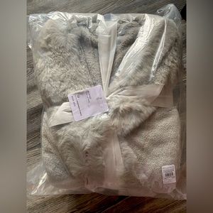 Pottery Barn Alpine robe. NEW